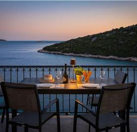 6 Bedroom Waterfront Villa with Pool in Uvala Ljubljeva near Trogir, Sleeps 12-13